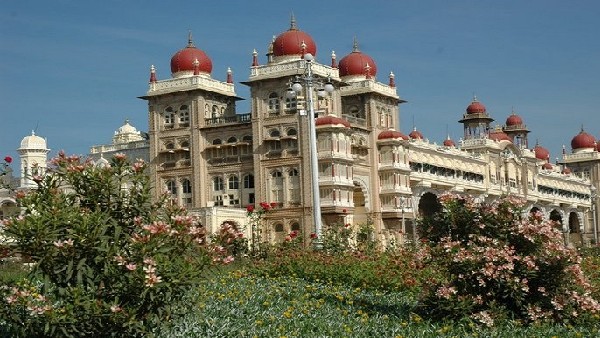 ಸಿಂಹಾಸನ ವಶಪಡಿಸಿಕೊಂಡ ರಾಜಒಡೆಯರ್ 