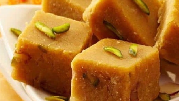 ಬಾಳೆಹಣ್ಣು ಬರ್ಫಿ ಮಾಡುವ ವಿಧಾನ: ಬಾಳೆಹಣ್ಣು ಬರ್ಫಿ ಮಾಡುವ ವಿಧಾನ: