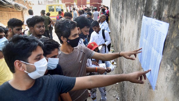 ಮಗಳ ಶ್ರಮಕ್ಕೆ ಹೆಗಲಾದ ತಂದೆ 