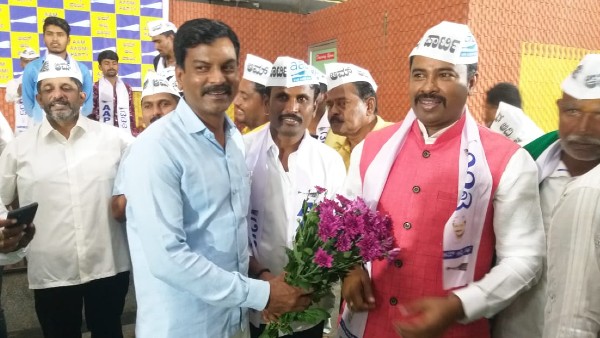 Film director Nari Shrinivas joins AAP