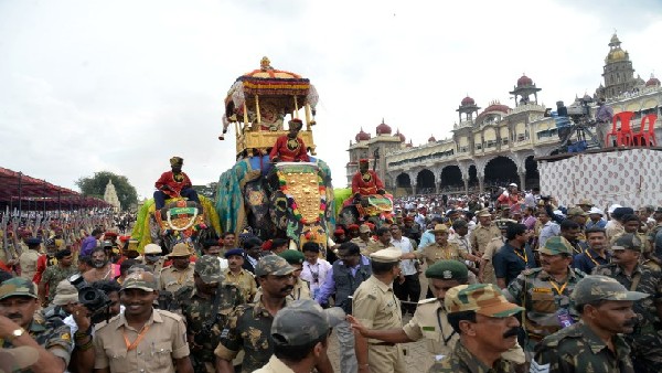  ಮೋದಿಯನ್ನು ದಸರಾಗೆ ಕರೆತರುವ ಮೂಲಕ ಸಂದೇಶ 