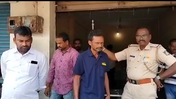 Ballary Vidyanagar residents oppose for MSIL Shop