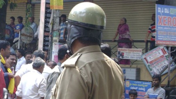 Police Raid on Over 40 Places of PFI Across Karnataka, 80 Detained Police Raid on Over 40 Places of PFI Across Karnataka, 80 Detained