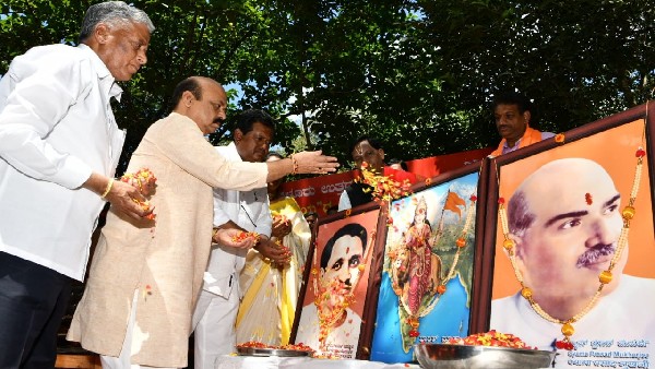 ಉಪಾಧ್ಯಾಯರ ಆದರ್ಶ ಅಳವಡಿಸಿಕೊಳ್ಳಿ ಉಪಾಧ್ಯಾಯರ ಆದರ್ಶ ಅಳವಡಿಸಿಕೊಳ್ಳಿ