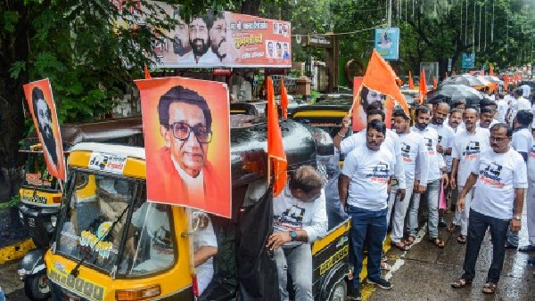 Clash broke out between the two Shiv Sena factions During Ganesh immersion in Mumbai