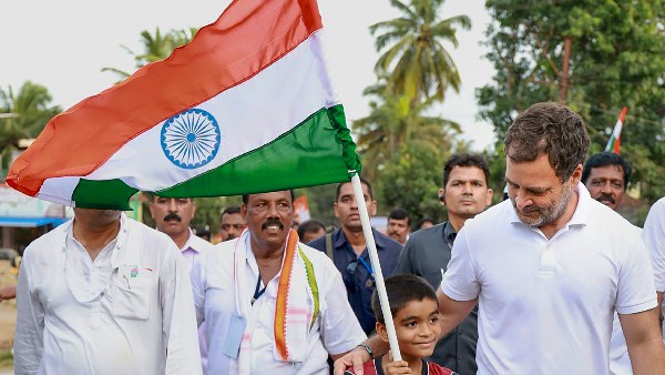 ಬಾವುಟ ಹಿಡಿದ ಬಾಲಕನಿಗೆ ಜೊತೆಗಾರನಾದ 'ರಾಗಾ' 
