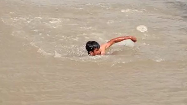 Gadag: KEB staff swim and cut the power connection