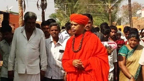 Murugha Mutt Shivamurthy Sharanaru Shifted to hospital due to unhealthy Murugha Mutt Shivamurthy Sharanaru Shifted to hospital due to unhealthy