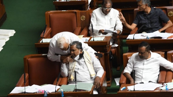 ಅಂಗೈ ಉಣ್ಣಿಗೆ ಸಾಕ್ಷಿ ಕೇಳುವ ಸಿಎಂ 