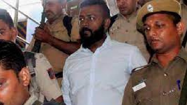 'Money' ಮ್ಯಾನ್ ನೋಡಲು ಜೈಲಿಗೆ ಮಾಡೆಲ್ಸ್! 'Money' ಮ್ಯಾನ್ ನೋಡಲು ಜೈಲಿಗೆ ಮಾಡೆಲ್ಸ್!