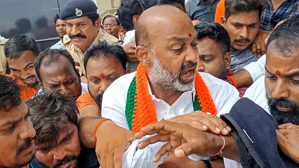 ಟಿಆರ್‌ಎಸ್ ಕಟ್ಟಿಹಾಕಿ, ಬಿಜೆಪಿಗೆ ಅಧಿಕಾರ ಕೊಡಿ! 