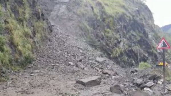 ಗಂಗೋತ್ರಿ ಹೆದ್ದಾರಿಯಲ್ಲಿ ಭೂಕುಸಿತ, ಸಂಚಾರ ಬಂದ್ 