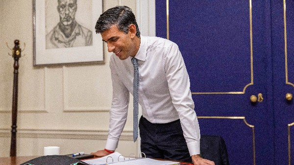 UK New PM Rishi Sunaks Post On Diyas After Diwali Reception At 10, Downing Street 