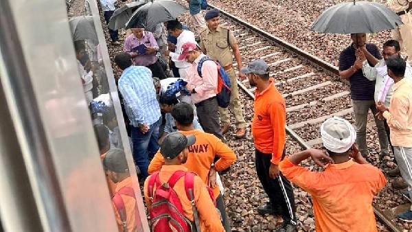 Varanasi Vande Bharat Express Suffers Jammed Wheel in Bulandshahr