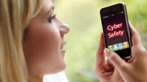 ಸ್ಥಳೀಯ ಪೊಲೀಸರನ್ನು ಸಂಪರ್ಕಿಸಿ ಸ್ಥಳೀಯ ಪೊಲೀಸರನ್ನು ಸಂಪರ್ಕಿಸಿ