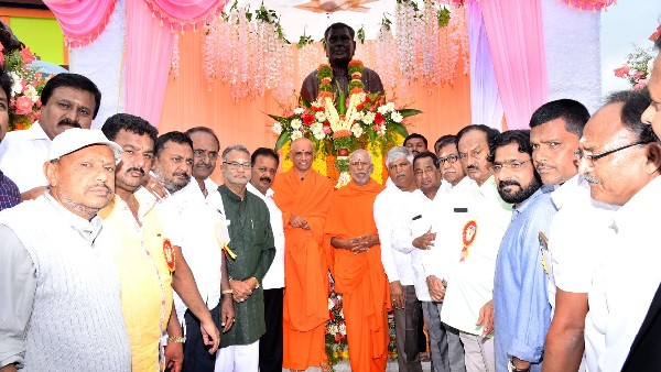Mandya: Youth can achieve in own country: Nirmalananda Swamiji Mandya: Youth can achieve in own country: Nirmalananda Swamiji