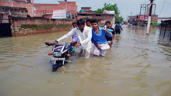 ಎರಡು ಡಜನ್ ರೈಲುಗಳ ಸಂಚಾರ ತಡ