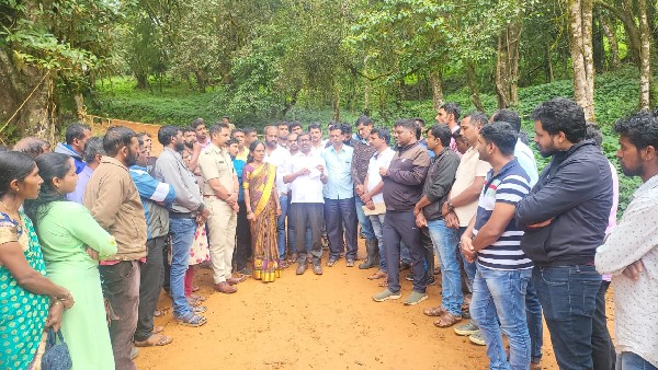 ಜನರ ಮನವಿಗೆ ಕ್ಯಾರೆ ಅನ್ನದ ಅರಣ್ಯ ಇಲಾಖೆ ಜನರ ಮನವಿಗೆ ಕ್ಯಾರೆ ಅನ್ನದ ಅರಣ್ಯ ಇಲಾಖೆ