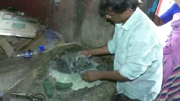 ತಂದೆ ಹಾದಿಯನ್ನು ಅನುಸರಿಸಿದ ಮಗ ತಂದೆ ಹಾದಿಯನ್ನು ಅನುಸರಿಸಿದ ಮಗ