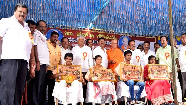 Mandya: Youth can achieve in own country: Nirmalananda Swamiji Mandya: Youth can achieve in own country: Nirmalananda Swamiji