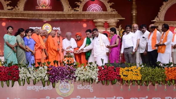 Dr.D.Veerendra Heggade Inaugurated Triveni Sangam Kumbh Mela 