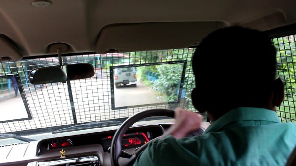 ಮೃಗಾಲಯದ ವಾಹನದಲ್ಲೇ ಸಫಾರಿ 