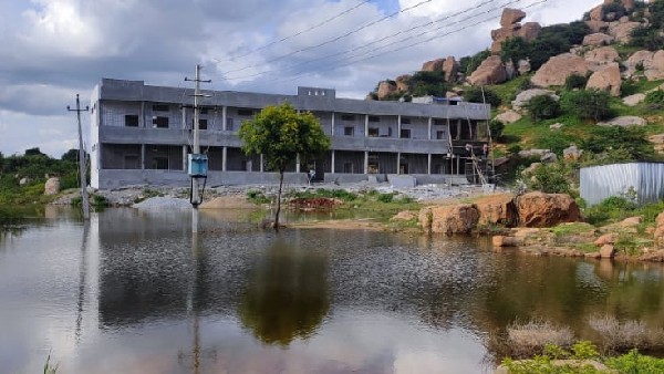 ಜನಪ್ರತಿನಿಧಿಗಳ ವಿರುದ್ಧ ಜನಾಕ್ರೋಶ ಜನಪ್ರತಿನಿಧಿಗಳ ವಿರುದ್ಧ ಜನಾಕ್ರೋಶ