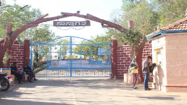 ರೆಟ್ಟೋರೆಂಟ್‌ನಲ್ಲಿರುವ ತಿನಿಸುಗಳ ವಿವರ 