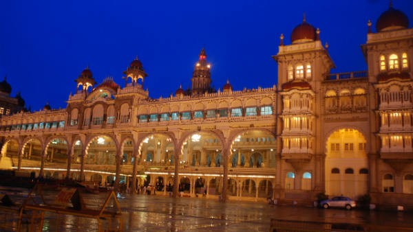 ಮೃಗಾಲಯಕ್ಕೆ ಬಂದ ಪ್ರವಾಸಿಗರ ದಂಡು 