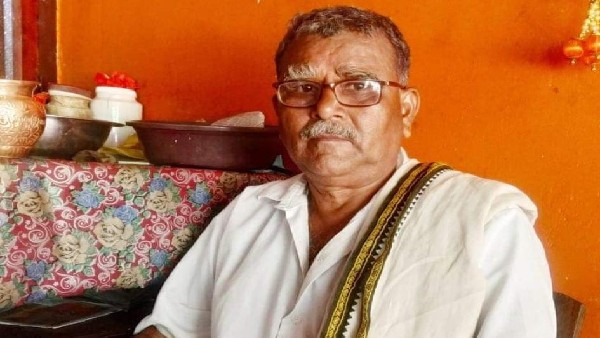 ಮಗನಿಗೆ ನಾಟಿ ವೈದ್ಯ ಕಲಿಸಿರುವ ನಾಟಿ ವೈದ್ಯ ಪೂಜಾರಿ ಮಗನಿಗೆ ನಾಟಿ ವೈದ್ಯ ಕಲಿಸಿರುವ ನಾಟಿ ವೈದ್ಯ ಪೂಜಾರಿ