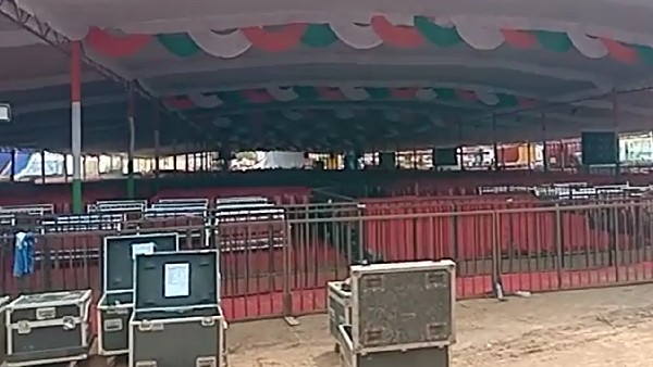  ಪಕ್ಷದ ಮುಖಂಡರಿಗಿರುವ ಆಸನಗಳು? 