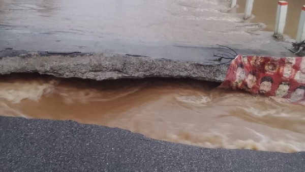 ಮಳೆಯಿಂದ ರಾಮನಗರದ ಬಾಲಕರ ಪ್ರೌಢಶಾಲೆಗೆ ಹಾನಿ