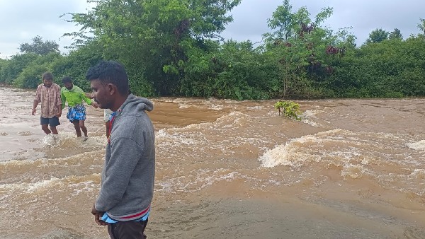  ರಸ್ತೆ ದುರಸ್ಥಿ ಮಾಡಿಸಲು ಜನರ ಒತ್ತಾಯ 