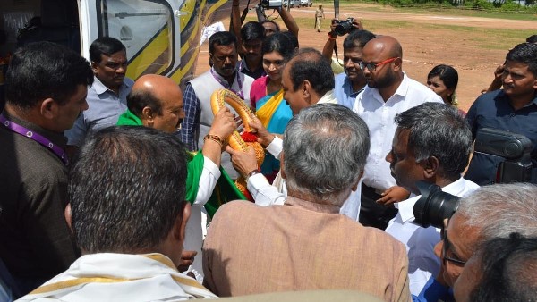  2 ಲಕ್ಷ ಪರಿಹಾರ ಘೋಷಣೆಗೆ ಸೂಚನೆ 