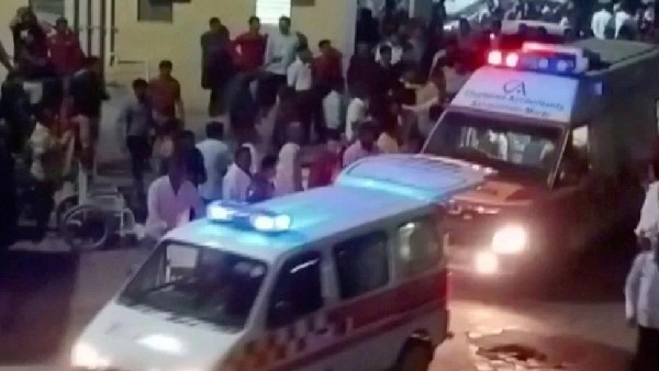 ಶಾಲಾ ಬಸ್ ಮೇಲೆ ಸೇತುವೆ ಕುಸಿತ 