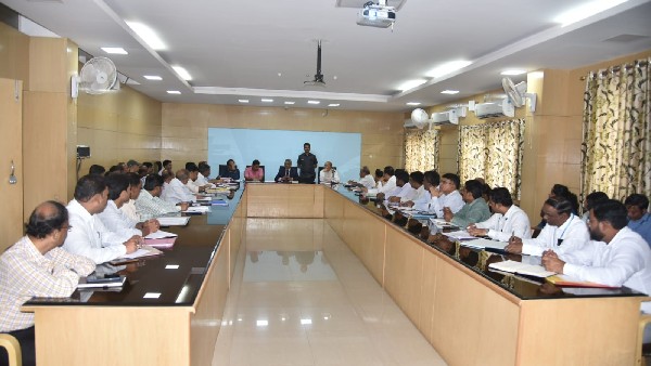 54 ಟ್ರ್ಯಾಕ್ಟರ್ಗಳ ಖರೀದಿಗೆ ಚಿಂತನೆ 54 ಟ್ರ್ಯಾಕ್ಟರ್ಗಳ ಖರೀದಿಗೆ ಚಿಂತನೆ