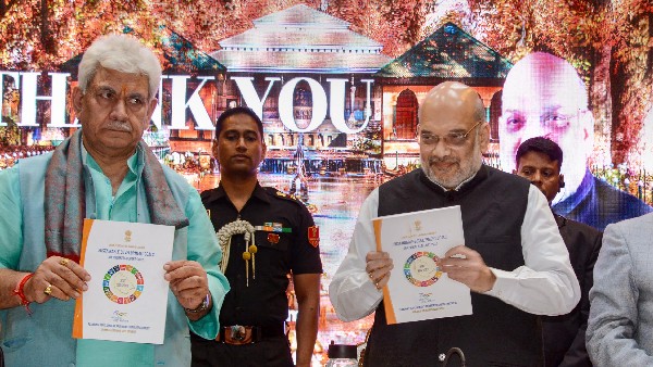 ಯುವಕರು ಶಸ್ತ್ರಾಸ್ತ್ರಗಳನ್ನು ತ್ಯಜಿಸಿ ಮುಖ್ಯವಾಹಿನಿಗೆ ಬನ್ನಿ ಯುವಕರು ಶಸ್ತ್ರಾಸ್ತ್ರಗಳನ್ನು ತ್ಯಜಿಸಿ ಮುಖ್ಯವಾಹಿನಿಗೆ ಬನ್ನಿ