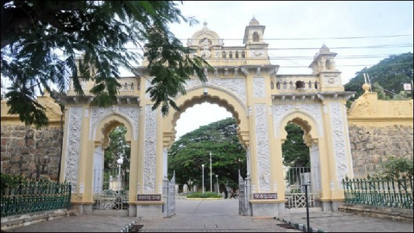  ಧಾರ್ಮಿಕ ಕಾರ್ಯಕ್ಕಾಗಿ ಆನೆ ಬಾಗಿಲು