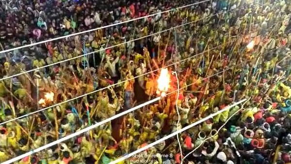 ದೇವರನ್ನು ಒಲಿಸಿಕೊಳ್ಳು ಭಕ್ತರ ಬಡಿದಾಟ! 