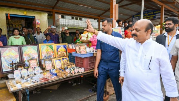 CM Basavaraj Bommai Interaction With Vendors At Chamundi Hill