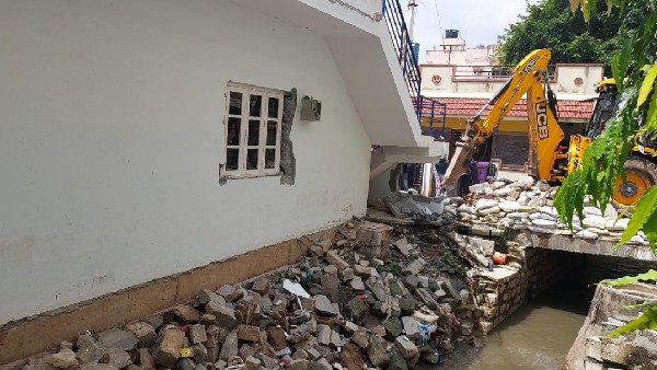 Raja kaluve encroachement Clearence at Mahadevpur by BBMP