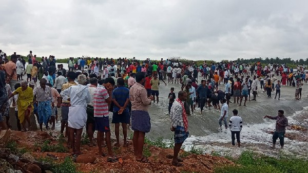 ಭರ್ತಿಯಾದ ಐತಿಹಾಸಿಕ ಧರ್ಮಪುರ ಕೆರೆ ಭರ್ತಿಯಾದ ಐತಿಹಾಸಿಕ ಧರ್ಮಪುರ ಕೆರೆ