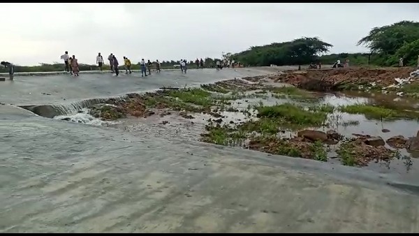 ಅರಳೀಕೆರೆ ಗ್ರಾಮದ ಜನರ ಸ್ಥಳಾಂತರ ಅರಳೀಕೆರೆ ಗ್ರಾಮದ ಜನರ ಸ್ಥಳಾಂತರ