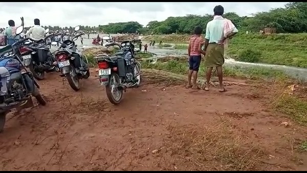 ಮನೆ-ಮಠಗಳು ಜಲಾವೃತ, ಆತಂಕ ಮನೆ-ಮಠಗಳು ಜಲಾವೃತ, ಆತಂಕ