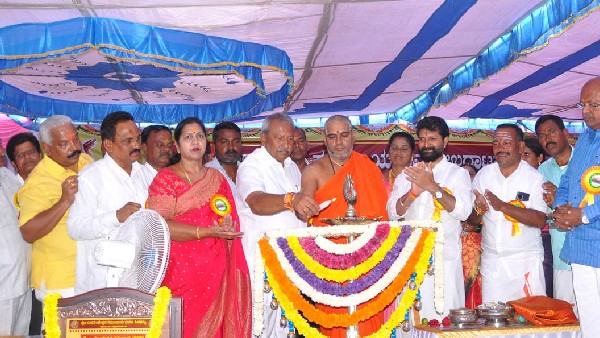 ಯುವಕರು ಸಮಾಜ ಕಟ್ಟಲು ಮುಂದಾಗಬೇಕು 
