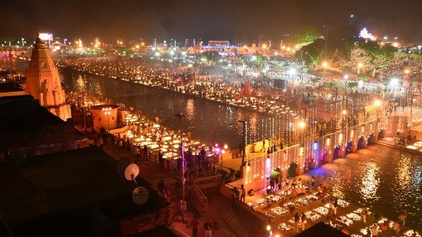 ವಿಶ್ವದಾಖಲೆ ಬರೆದ ದೀಪೋತ್ಸವ 