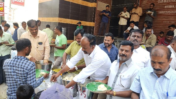  ಅಪ್ಪು ಭಾವಚಿತ್ರವಿಟ್ಟು ಪೂಜೆ ಸಲ್ಲಿಸಿದ ಅಭಿಮಾನಿಗಳು