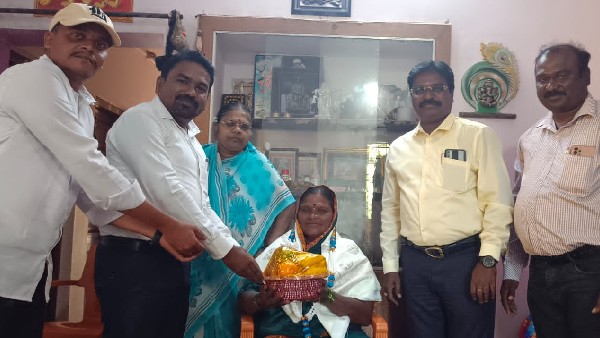 Navlagunda Kannada Rajyotsava Award For Savitri Pujar