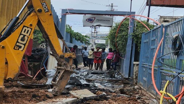 BBMP house evacuation in Gayathri Layout: Couple tried to commit suicide by pouring petrol on them