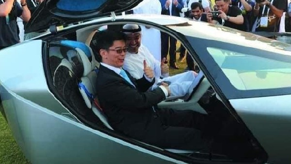  ಏಕಕಾಲದಲ್ಲಿ ಇಬ್ಬರು ಪ್ರಯಾಣಿಕರನ್ನು ಸಾಗಿಸಬಹುದು